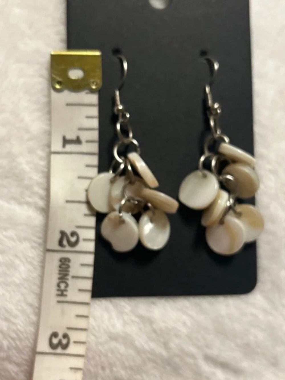 Shell dangle earrings - Picture 5 of 5